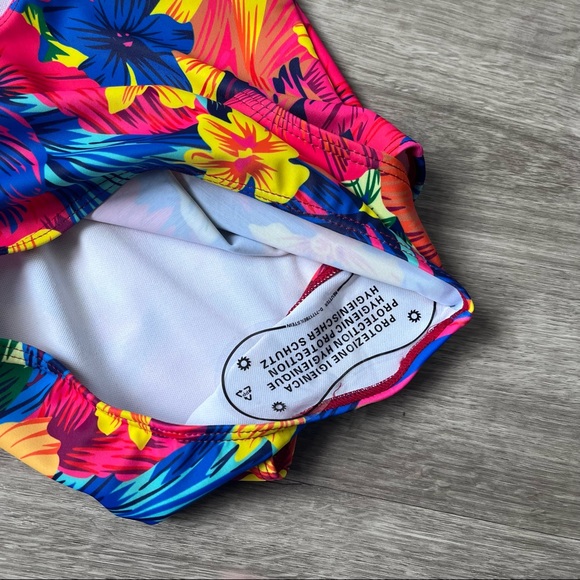 NFS   
Tropical Paradise Zipper Hi Cut One apiece Swimsuit - Picture 7 of 12